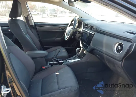 2018 Toyota Corolla Le z USA, uszkodzony, nr VIN 5YFBURHE4JP755483